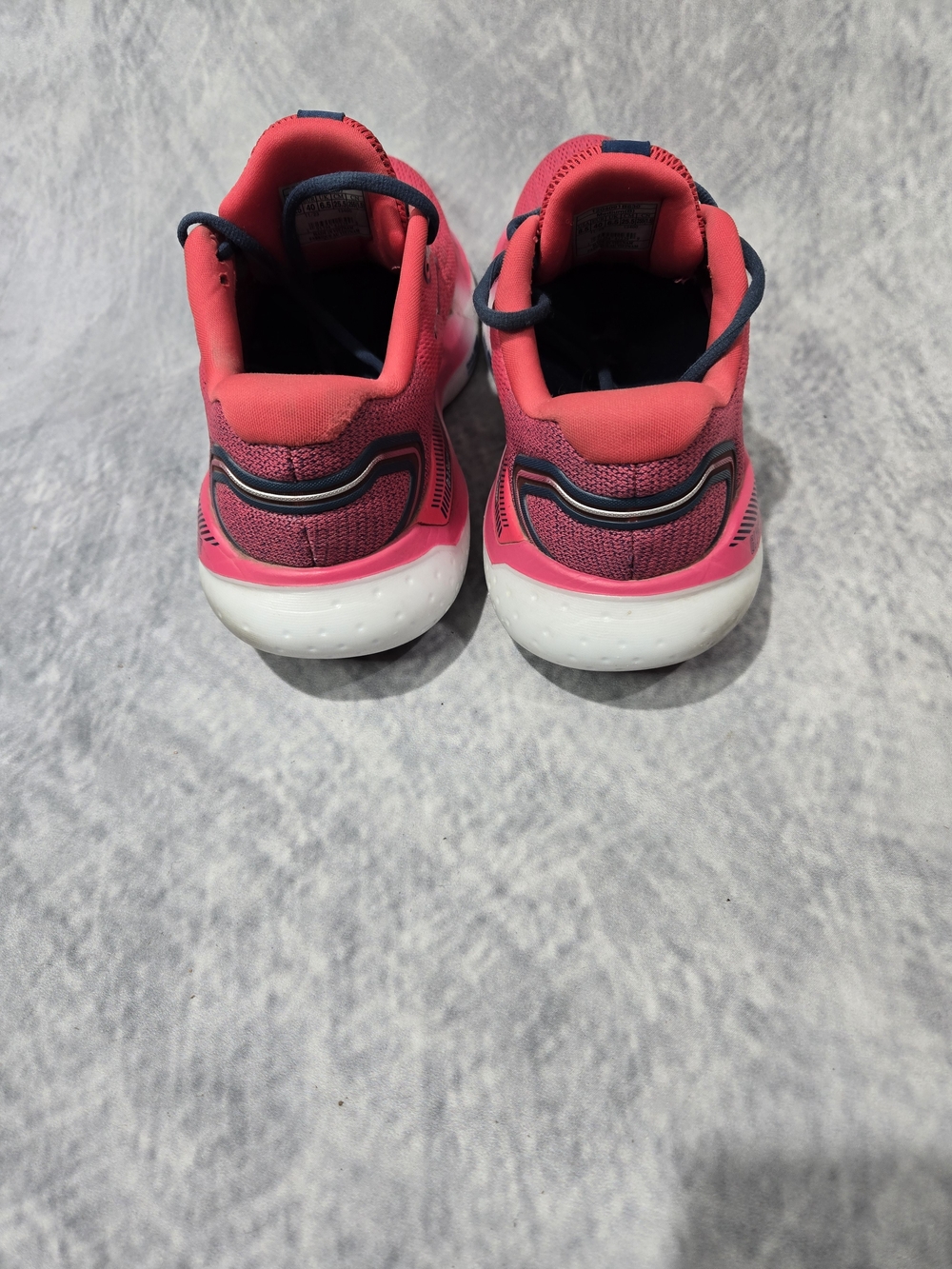 Brooks Glycerin 21 running shoes in a "Raspberry/Estate Blue" colorway - Picture 3 of 6